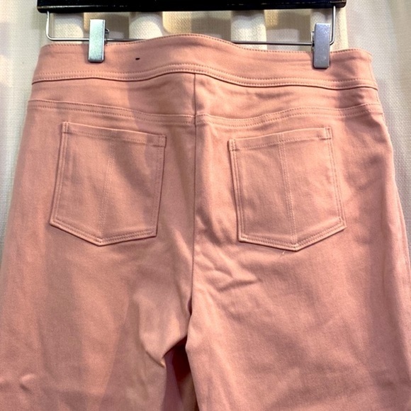 NWOT Attyre New York Pink Rayon Nylon & Spandex Pearl Embellished Jeans Size 10 - Picture 6 of 7